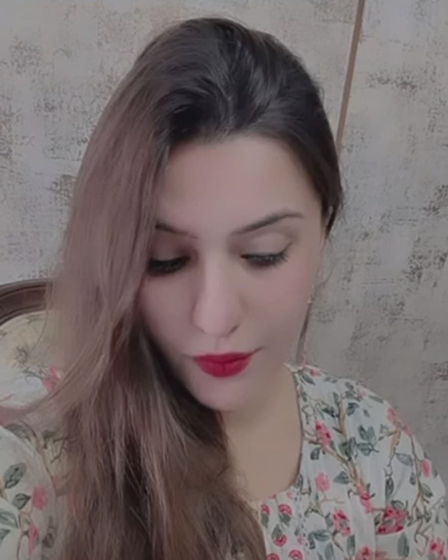 Gayatri Sahdev — Healer, Tarot Reader & Manifestation Coach